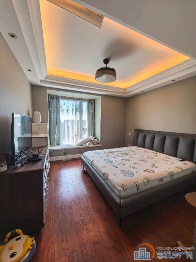 首次出租金地鸿悦138平3室2厅2卫精装