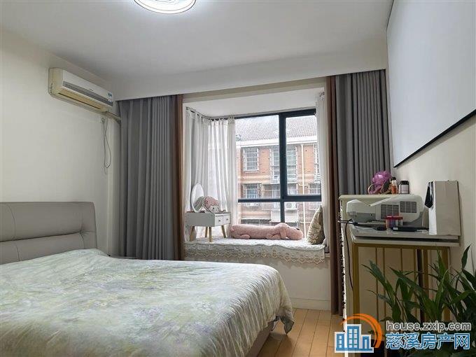 天和家园 精装修 136平 126万