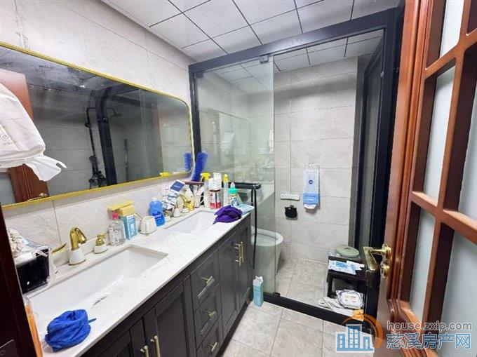 时代华都顶复220三室各带衣帽间220万