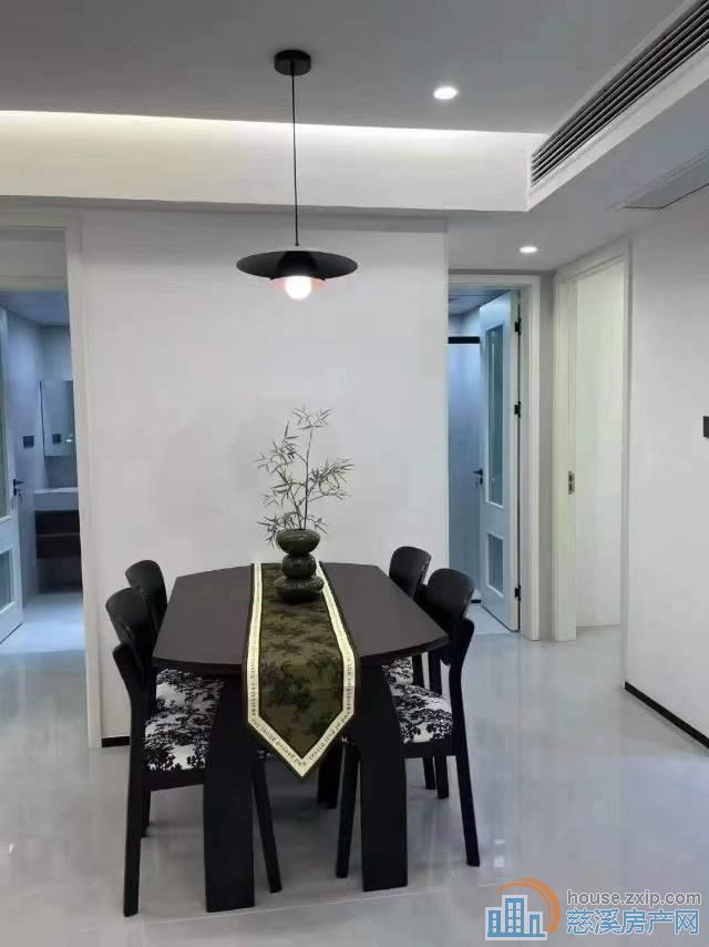 蔚蓝云图115平4室豪装149.6万