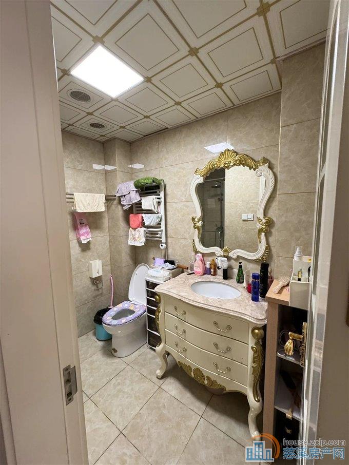 和润公寓 阳光实验学校 大车库