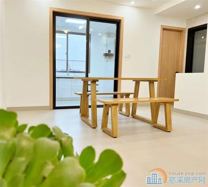 珑玥府112平精装三室二卫4500元