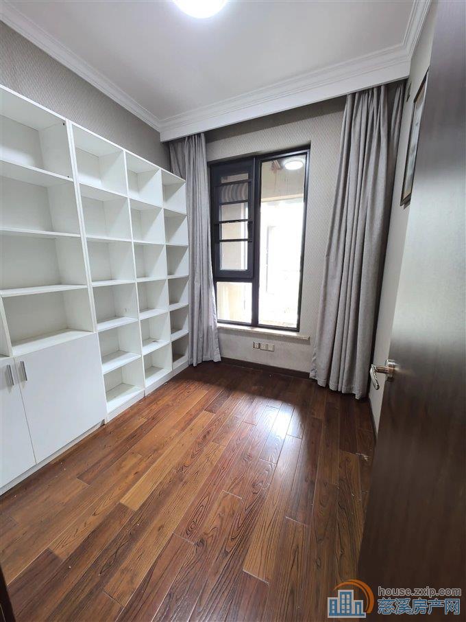 金地鸿悦 精装156平方220万