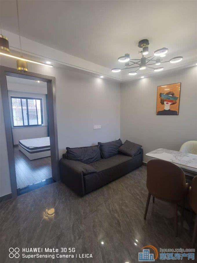 金山新村两室精装修1800直接房源钥匙在