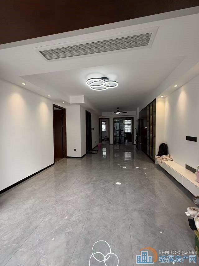 泊蔚里130平精装带车位好楼层满2年