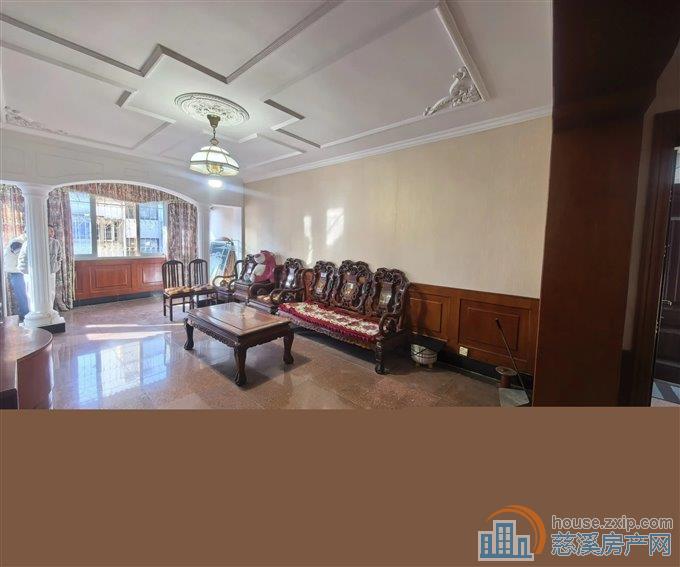 吉祥新村 精装137平95万 带大车库