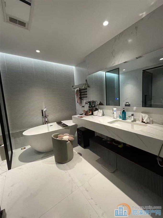 复地二期别墅现代豪装南北进门568万