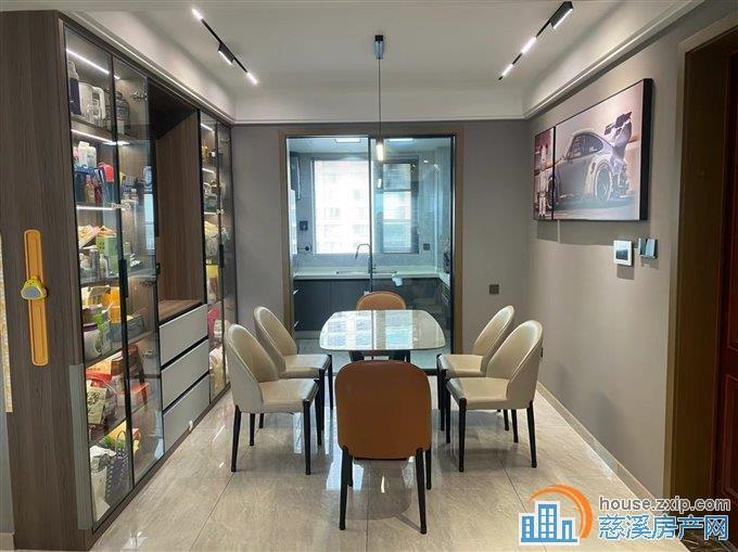 悦华府142平 精装70万送车位229万