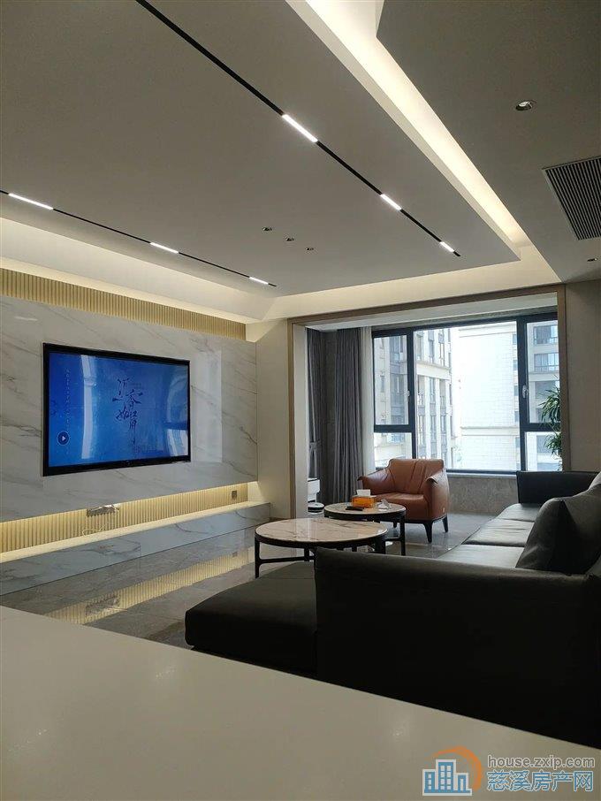 天悦湾花苑195平288万豪华装修