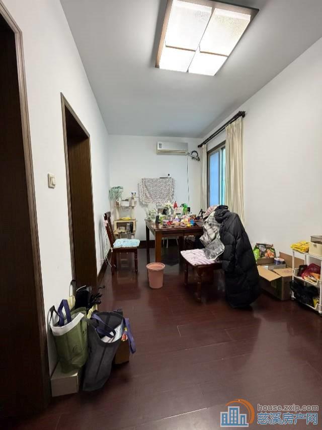 城东新村一楼带架空层精装明年上林可读