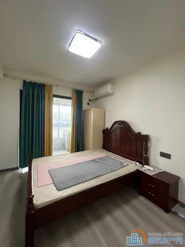 誉林府 三室两厅两卫3000/月 有车位