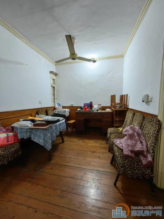 城东新村 简装 60平方106万低楼层