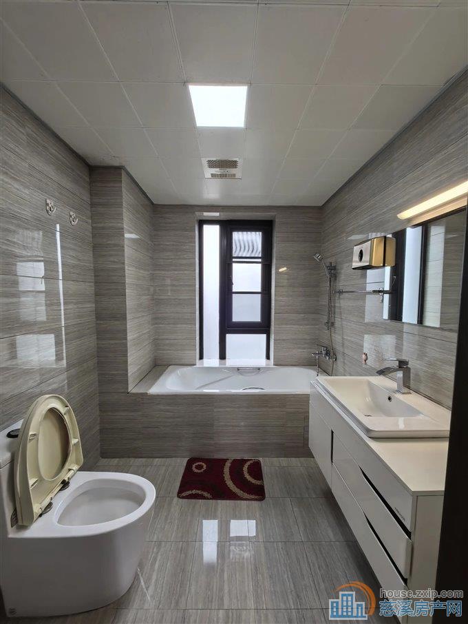 金地鸿悦156平,精装修220万