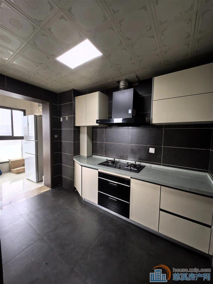 金地鸿悦156平,精装修220万