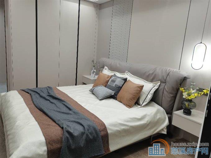 新潮塘南苑精装89平车位一间储藏室