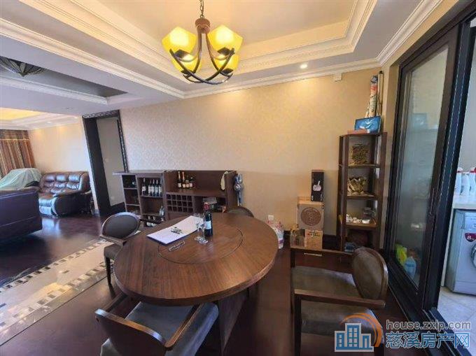 金地鸿悦143平豪装2年192.8万