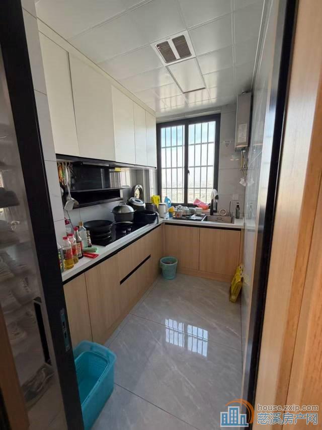 新潮塘北苑107平凤凰层精装122万