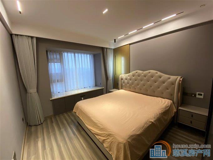 悦华府142平 精装70万送车位229万