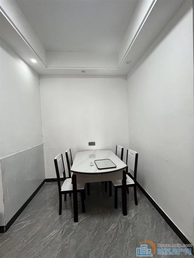 誉林府 朝北两室燃气做饭精装修