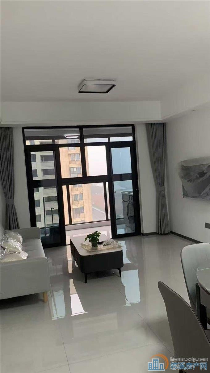 观湖家苑2室精装125万