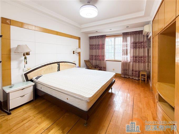 白云公寓 大露台 买一层送一层