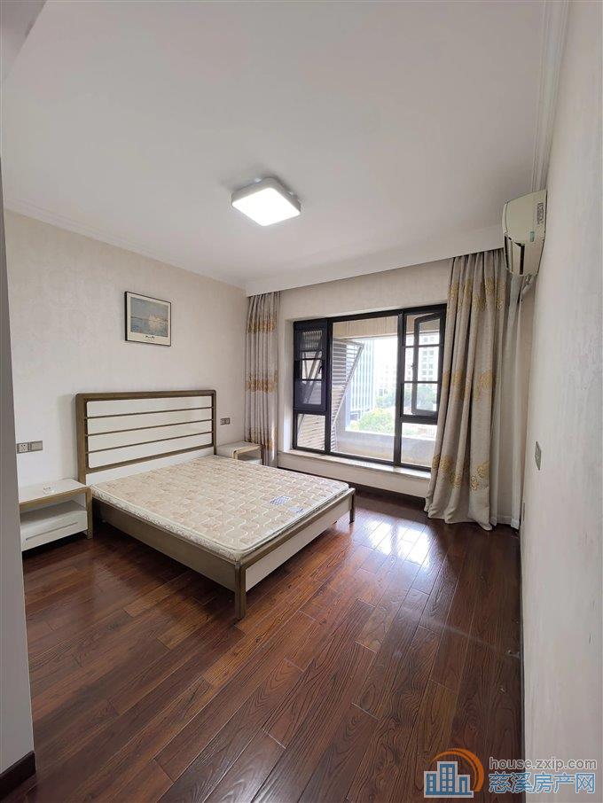 金地鸿悦156平,精装修220万