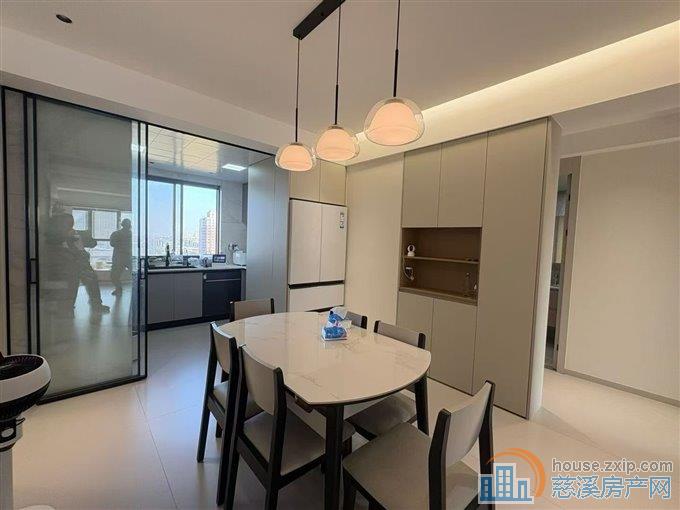 俯院江南125平172.8万精装