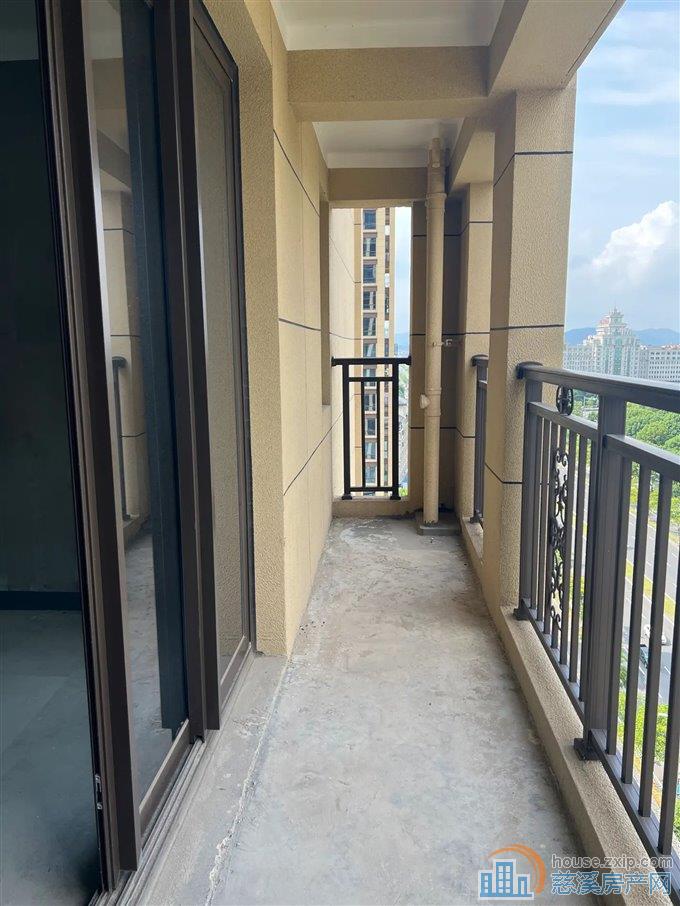 江滨之城   边套 双车位