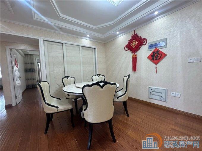 白金湾136平 126.8万 精装带车位