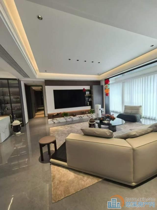 水映天成豪装162平车位一间