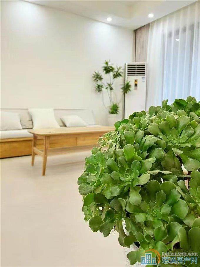 珑玥府三室两厅两卫精装修带车位拎包入住