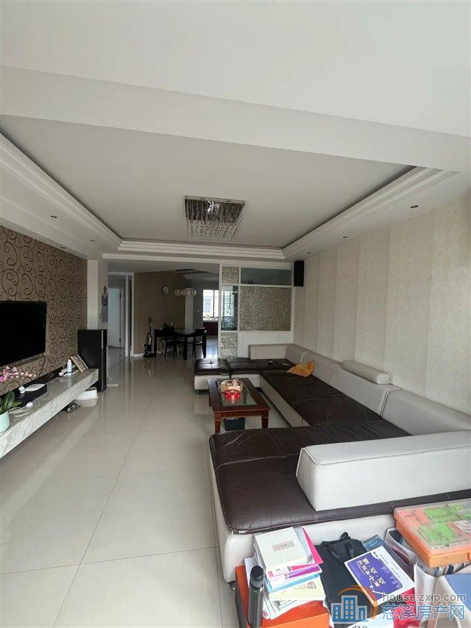 天和家园西区 精装修 147平 126万