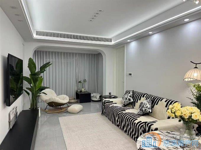 蔚蓝云图85平三室豪装满2年112.8万