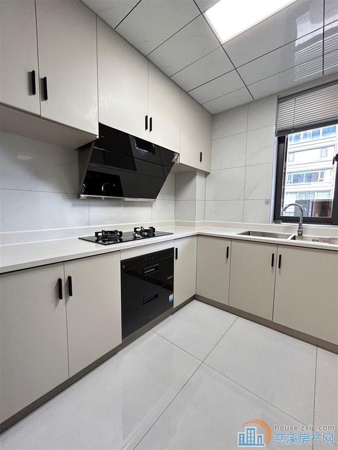 红星檀府东区3室2卫全新精装