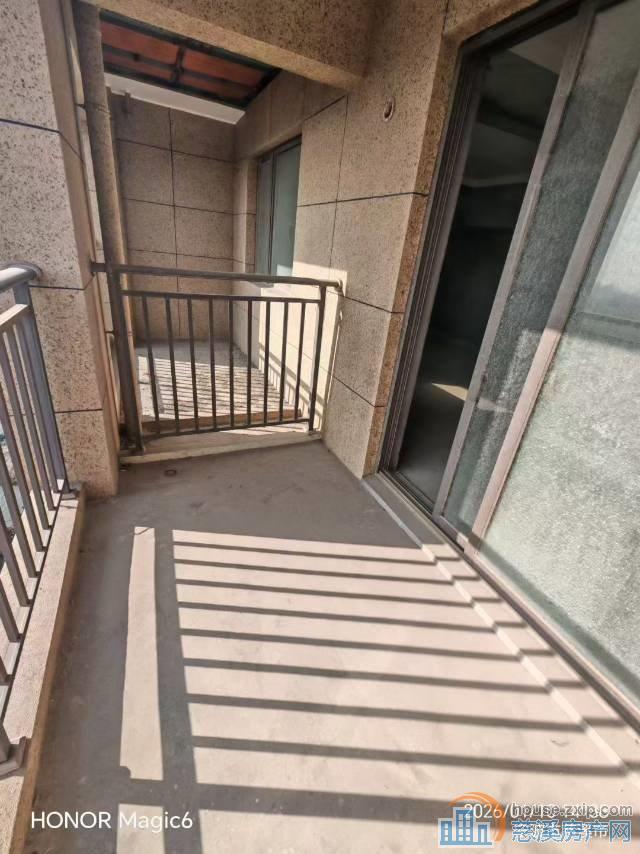 白金湾小区中高层176平白坯163.8万