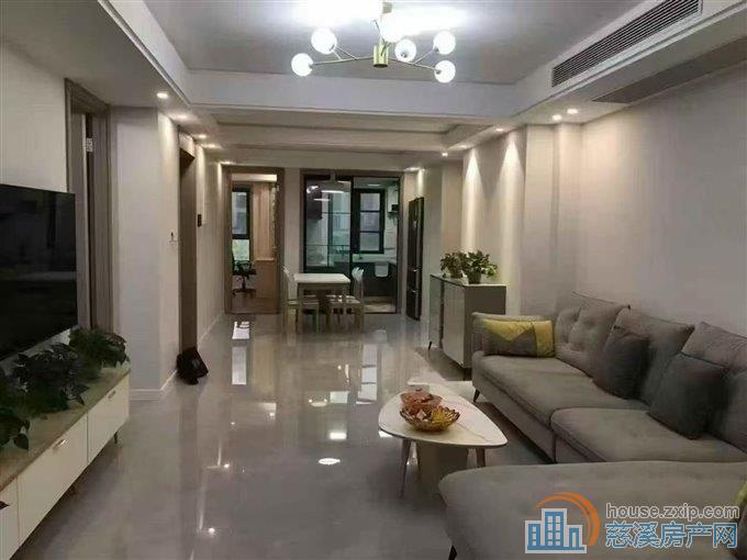 出售：阅江府133平方精装修保养很好