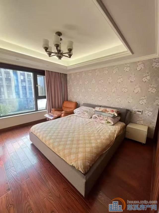 金仕华庭137平中层精装220万满两年