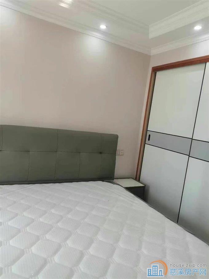 嘉景苑朝南一室一厅1600元钥匙在