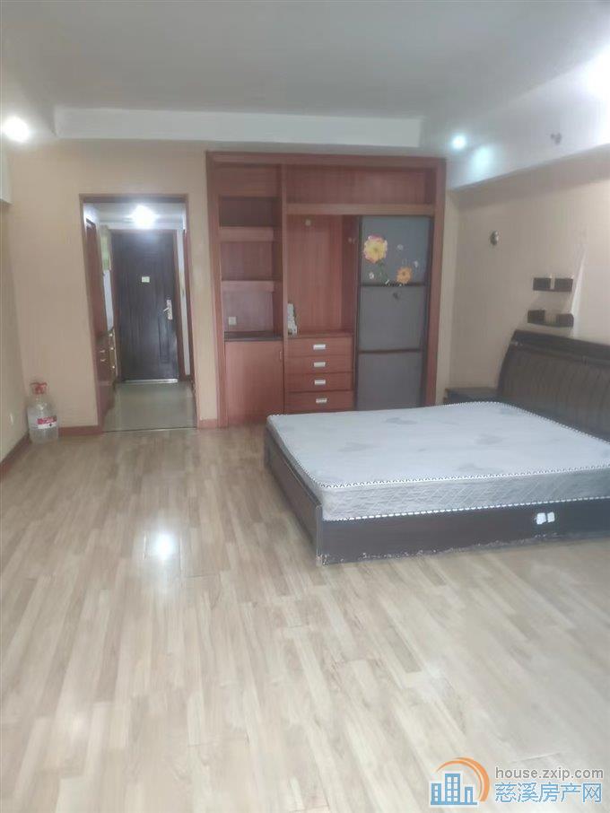 中央大厦南楼单身公寓1500元1600元