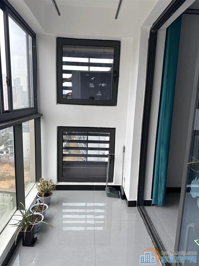 锦文佳苑89平135万精装修送车位