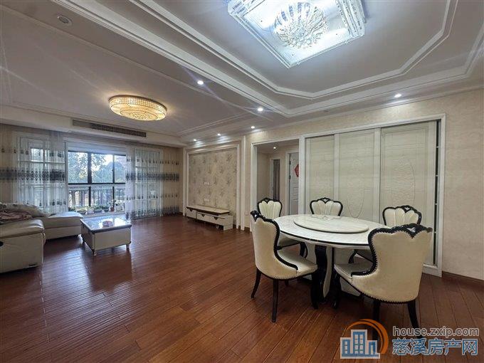 白金湾136平126.8万送车位保养好