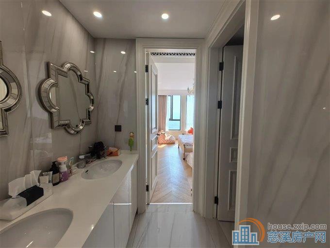 出售保利天悦湾花苑220平豪装