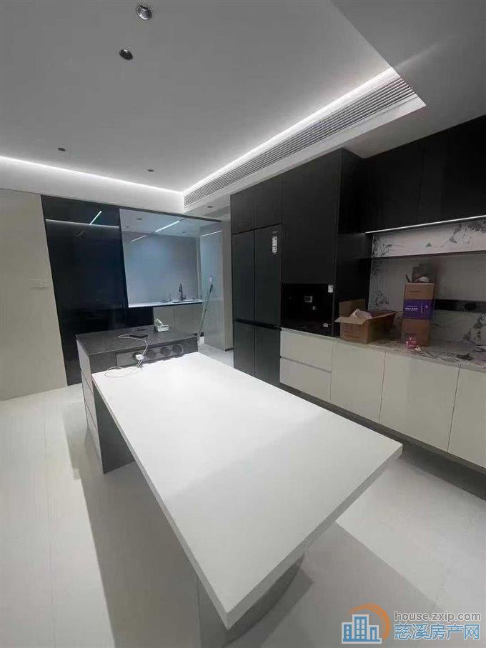 万固西区143平中上楼层精装298万