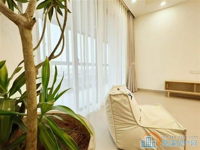 珑玥府三室两厅两卫精装修带车位拎包入住