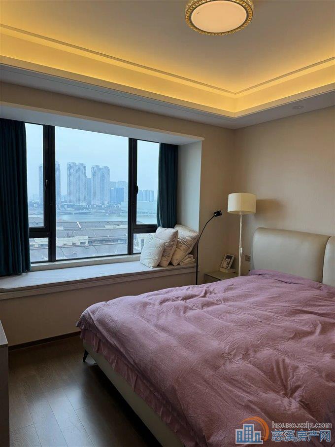 中海湖心半岛花苑