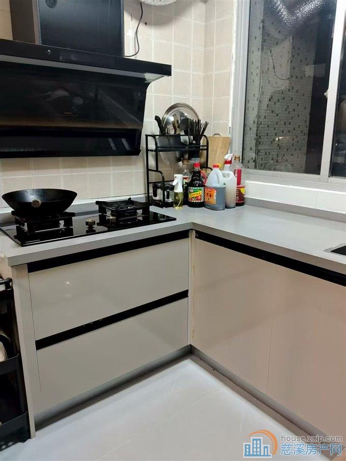 金山68平方房东自住新装修