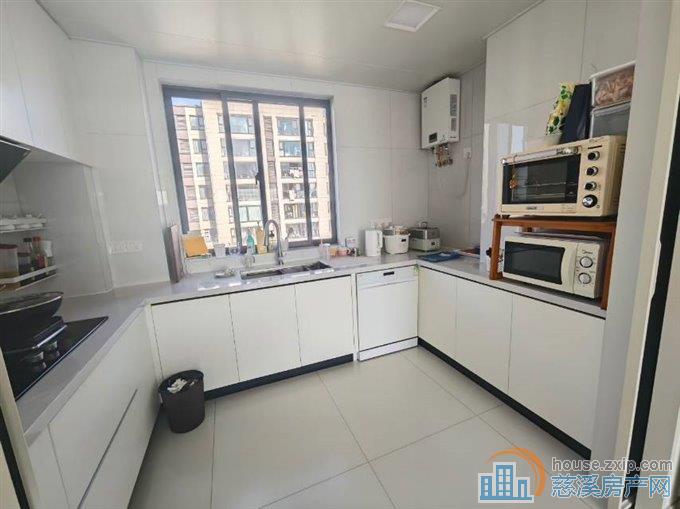 珑玥府143平自住精装298万车位