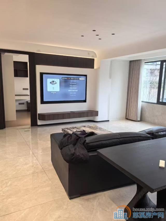 银杏小镇141平方婚装车位172.8万