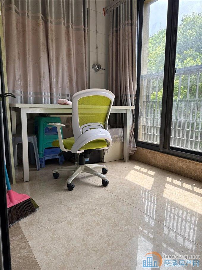 梵石花园124平106万精装修