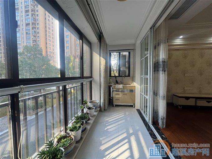 白金湾136平126.8万送车位保养好